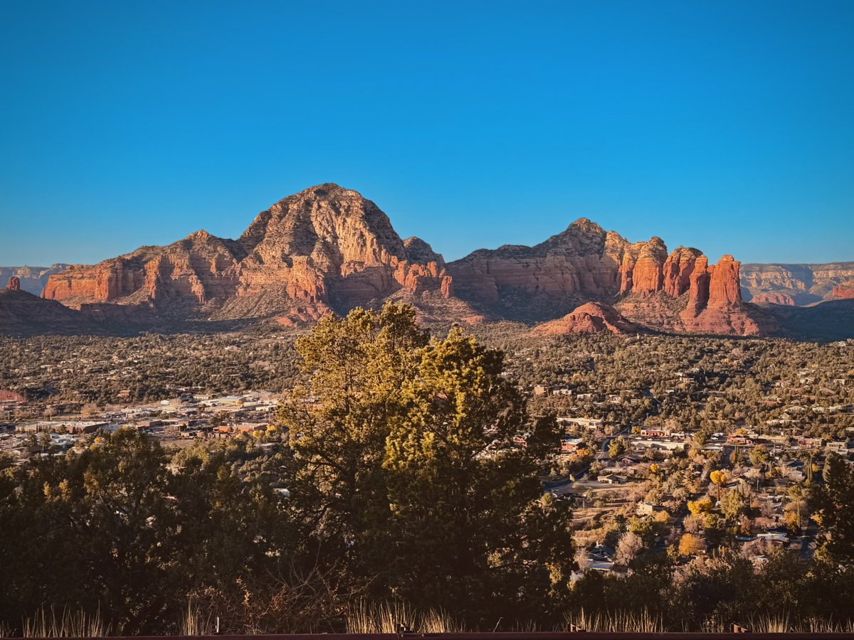 ConferenceEvent's tweet image. Sedona landscape is a great day escape for your attendees when based in Phoenix / Scottsdale.