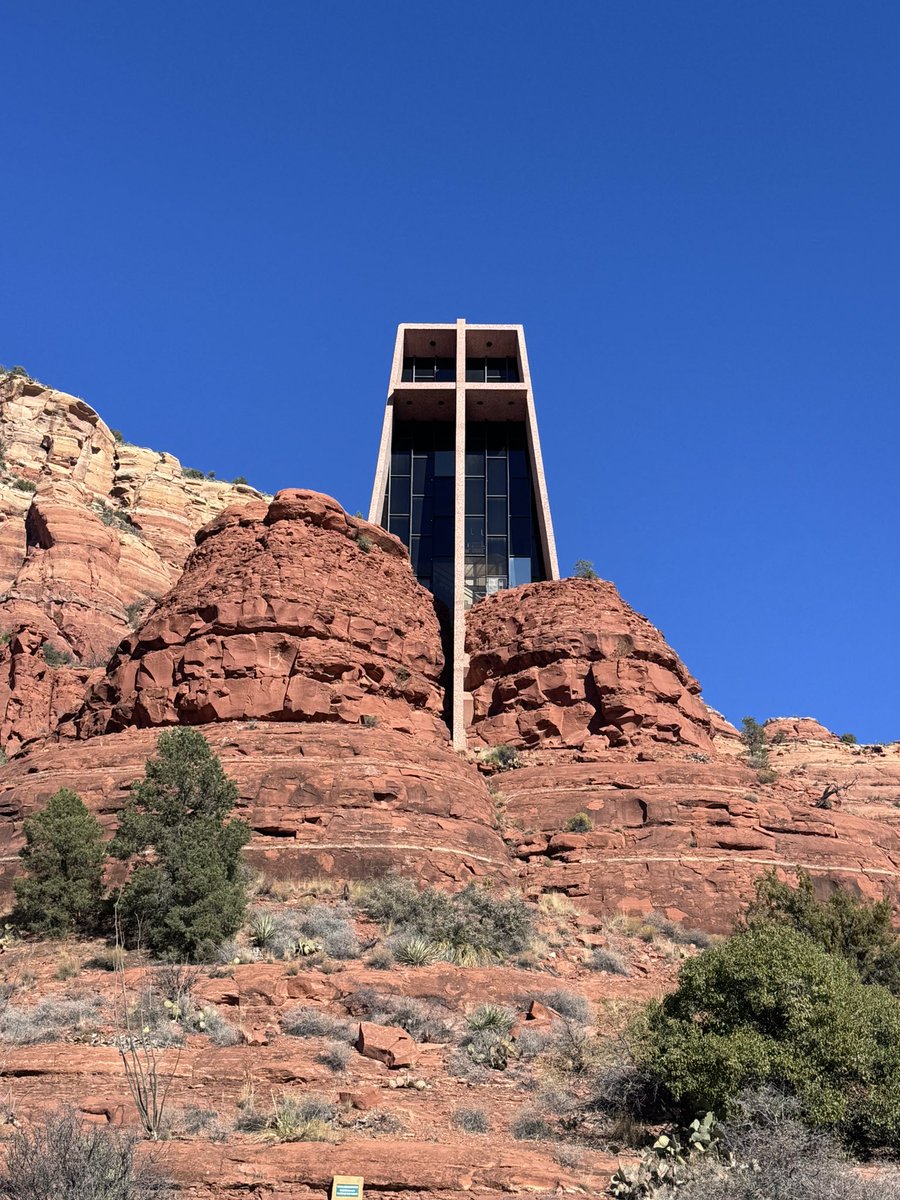 ConferenceEvent's tweet image. Sedona landscape is a great day escape for your attendees when based in Phoenix / Scottsdale.
