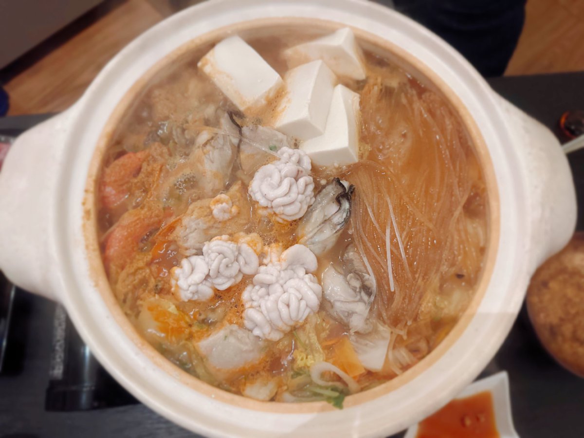 microcket's tweet photo. 昨晩は毎年恒例のエビ味噌鍋パ🦐
あんこう売ってなかったんだけど……
もう季節だよね？？はてな( ´･ω･`) https://t.co/voVEETYXQd