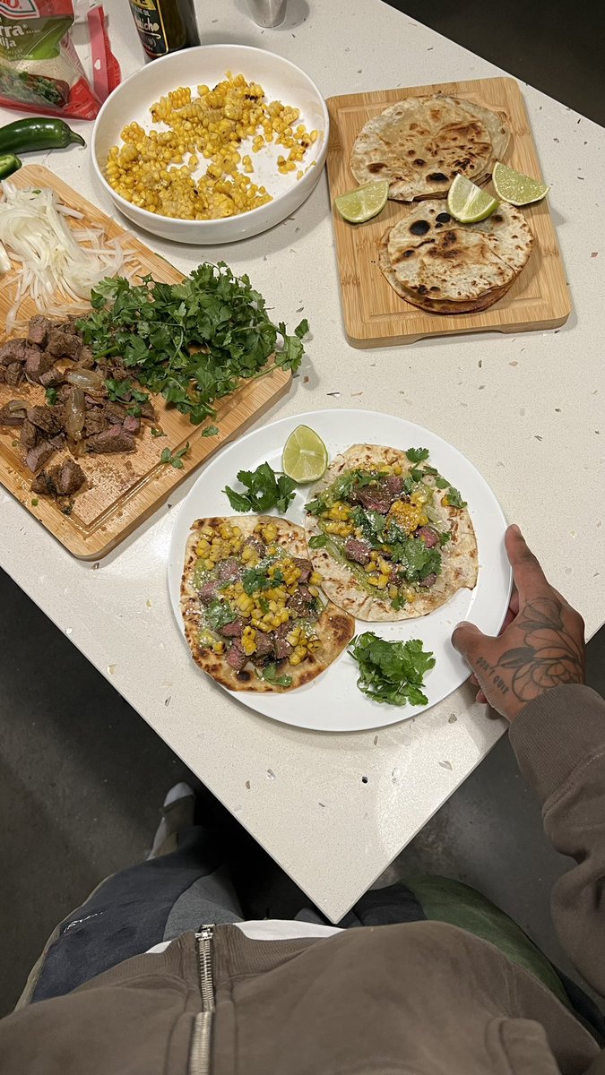 domjulio__'s tweet photo. Taco Tuesday 🌮 https://t.co/OkzIj6LVGM