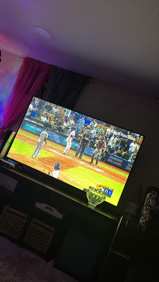 Mi mamá viendo el juego Pero que fue que pasó 😂😂😂