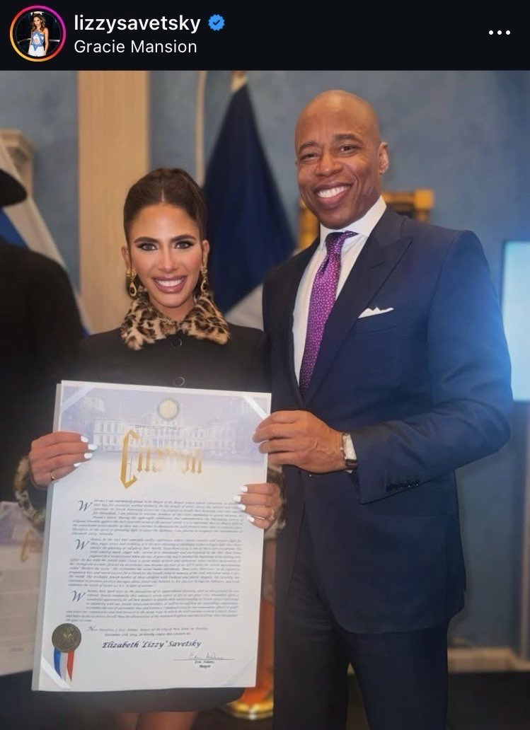 taliaotg's tweet photo. Eric Adams gave a mayoral citation to a fanatical extremist who’s so racist she & her husband got kicked off RHONY (she advocated racial purity & he used the n-word).
Her husband also promised to botch cosmetic procedures on anyone who didn’t declare devotion to Israel. https://t.co/mjoqe1uNDR
