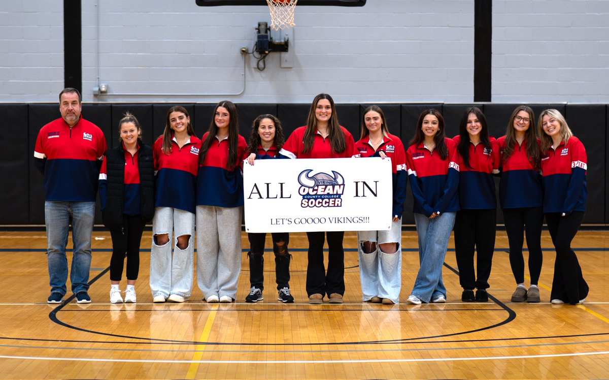 Along with OCC Cheerleading bringing the energy like only they can, we were also joined at our Women's Basketball game tonight by our Women's Soccer team, who we saluted for earning their 3rd straight Region 19 title this season. Great night! 🏀 ⚽️ 🤝
📷: Juan Esteban