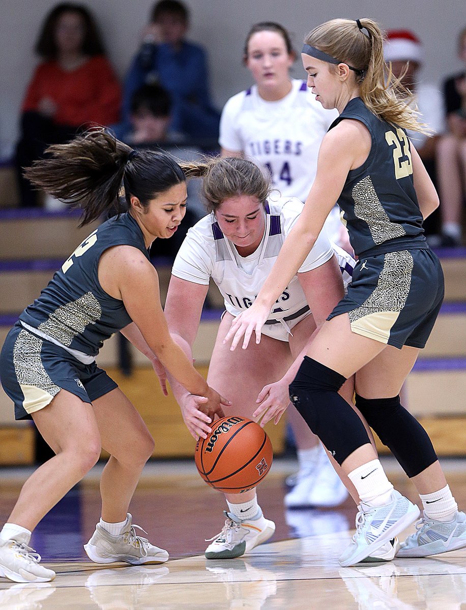 TimBathKT's tweet image. Peru girls defeat Northwestern 48-39. More photos at: kokomotribune.com/sports/basketb…
