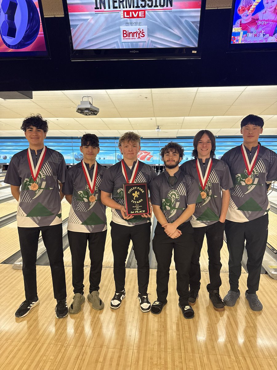 JamieCanvin1's tweet photo. Congrats Justin on taking the 1st place bowler and the OLCHS team also taking 1st at the Tinley Park Match on Saturday.  @canvin_justin @OLBoysBowling https://t.co/c37ru20EXN