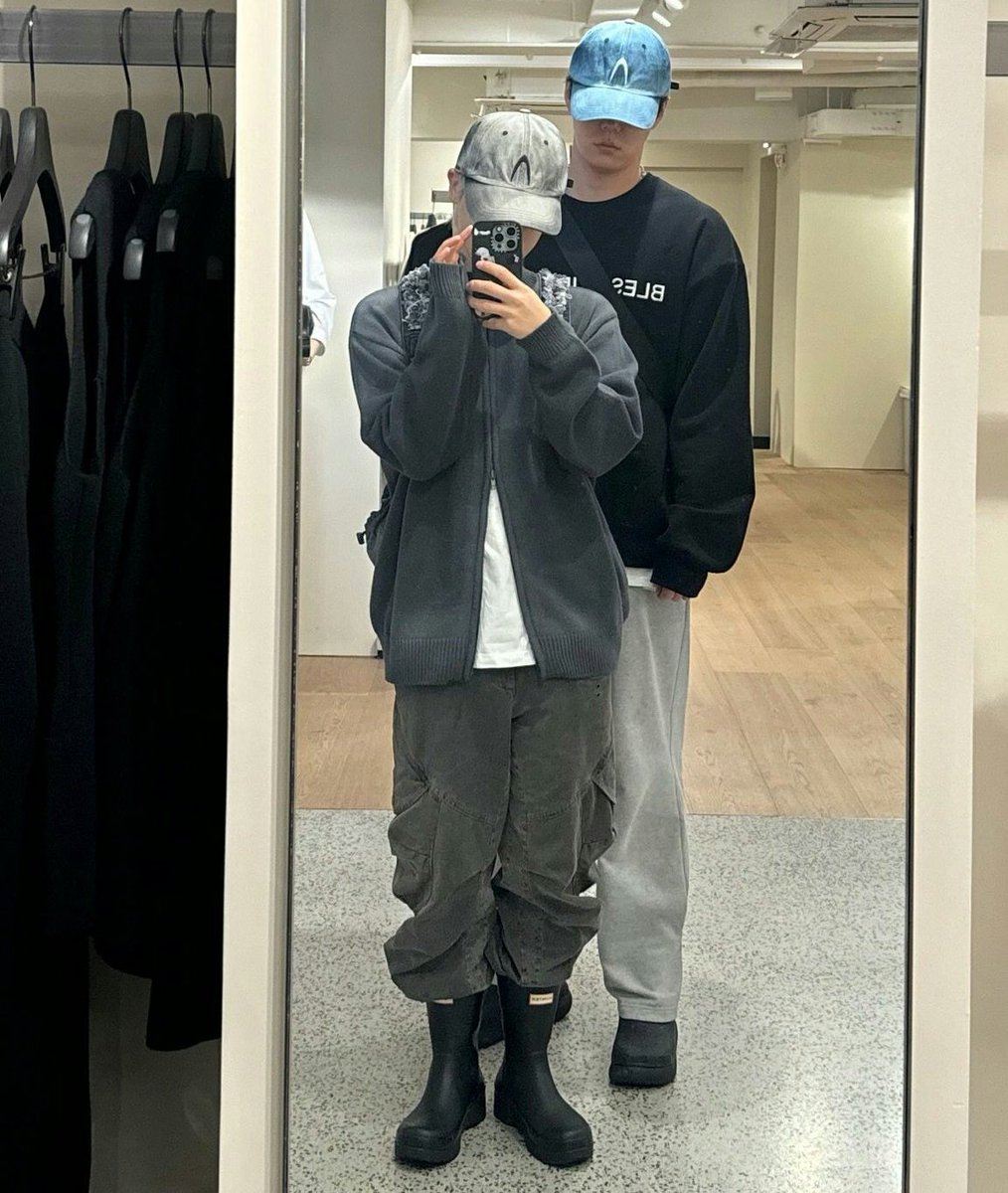 _justtwous's tweet photo. Happy 700 Days Junseongho 🥺💖
#준성호_700일_축하해
#700DaysofJunseongho https://t.co/49kViqkRVZ