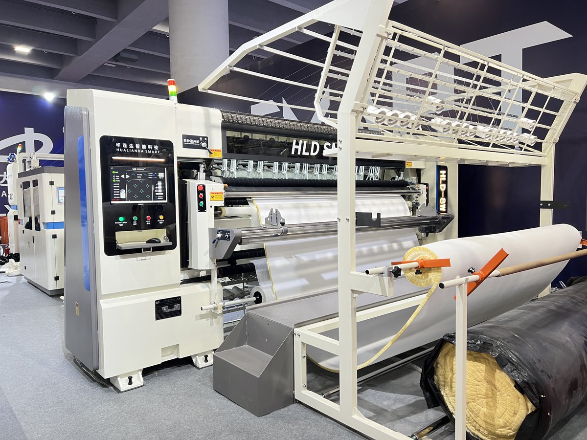 LiMelody44318's tweet image. hualianda machine from foshan city ，China#mattresspocketspring #automationproductionline #mattressproductionline #bedding #bonnelltransfer #sleep #quilting #machine #spring #beddingsolutions #bedding #packing #mattresspacking