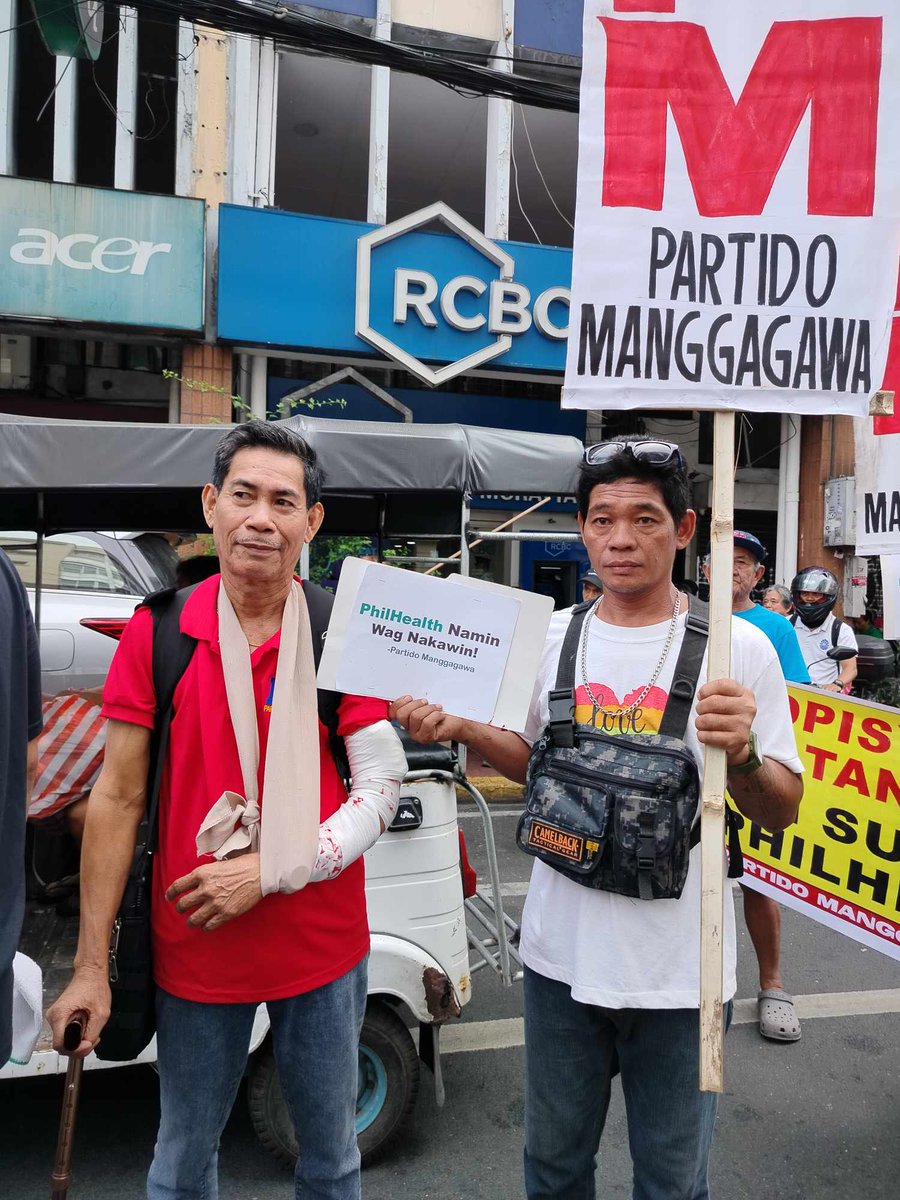 manggagawa's tweet photo. Labor groups, health workers and medical advocates march from Morayta to Mendiola to demand the restoration of the Philhealth subsidy in the 2025 national budget 
PM also asked for resignation of Philhealth chief Ledesma and DoH Sec Herbosa https://t.co/E9NqpcQnq6