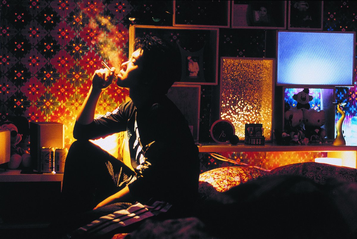 카예 뒤 시네마 선정 올해의 영화 3위! 거장 허우 샤오시엔 감독의 세기말 러브레터! | 2024. 12. 31 <밀레니엄 맘보> Y2K 감성 밀레니엄 스틸 공개🪩💫...