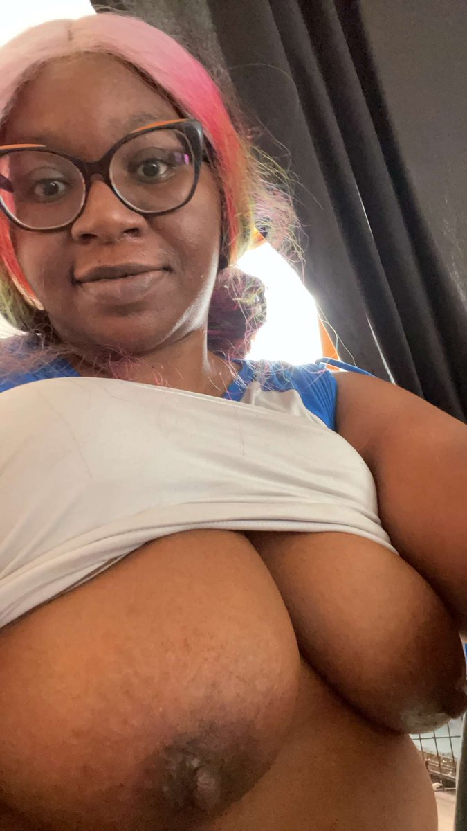 kremebabe89's tweet photo. Happy titty Tuesday 🤪 https://t.co/z266i9MZvs