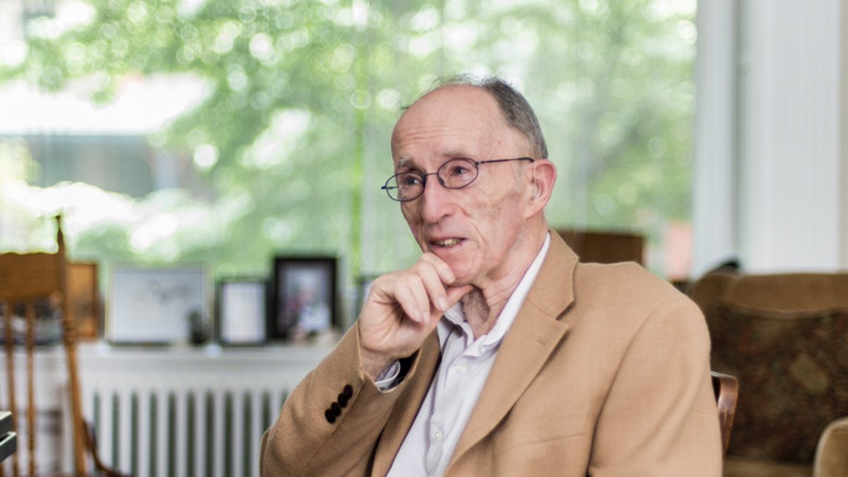 Pese a retirarse en 2015, continuó trabajando hasta el fin de sus días, publicando nuevas investigaciones de forma regular.

“Me he resistido al término 'sociolingüística' durante muchos años dado que implica que puede existir una teoría o práctica lingüística que no sea social."