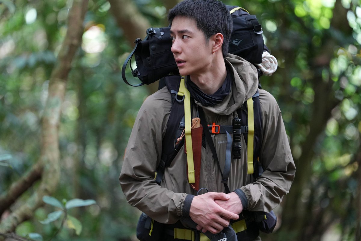 ELLEThailand's tweet photo. เตรียมออกเดินทางไปกับ #หวังอี้ป๋อ ในซีรีส์สารคดีผจญภัย Exploring the Unknown with Wang Yibo ที่จะพาไปสำรวจจุดหมายปลายทางกลางแจ้งสุดขั้วที่สุดของประเทศจีน โดยจะเริ่มออกอากาศตอนแรกในวันที่ 28 ธันวาคมนี้ทาง Max 

#ELLEThailand
#wangyibo王一博 
#WangYiboxExploringTheUnknown https://t.co/TKeQRVkcGW