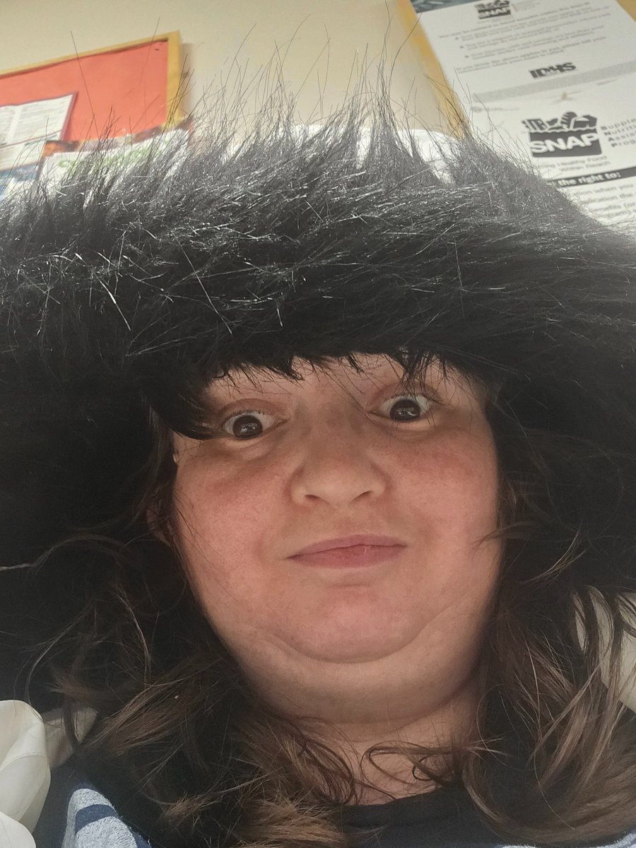 cardboarddreaml's tweet photo. new job 

Won't be paid till Jan 

Share your list from my casa to yours 

#clearthelist 
#BetterTogether 
#ittakesavillage 

I will soon be posting next winner
I have 3 items on my main wishlist 

https://t.co/TK9uWTkBRm

Or food / care package list 
https://t.co/dDVBDnYhqA https://t.co/nON3Ed328Q