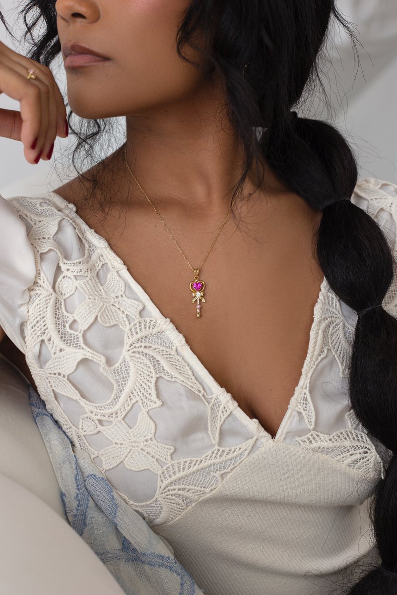 bisoulovely's tweet image. 12 Days of bisou giveaways!🎄✨
Day 4 is for one of our Love Eternal Pendants!
Like, RT, follow, and tag someone to enter!
Random winner will be announced tomorrow!