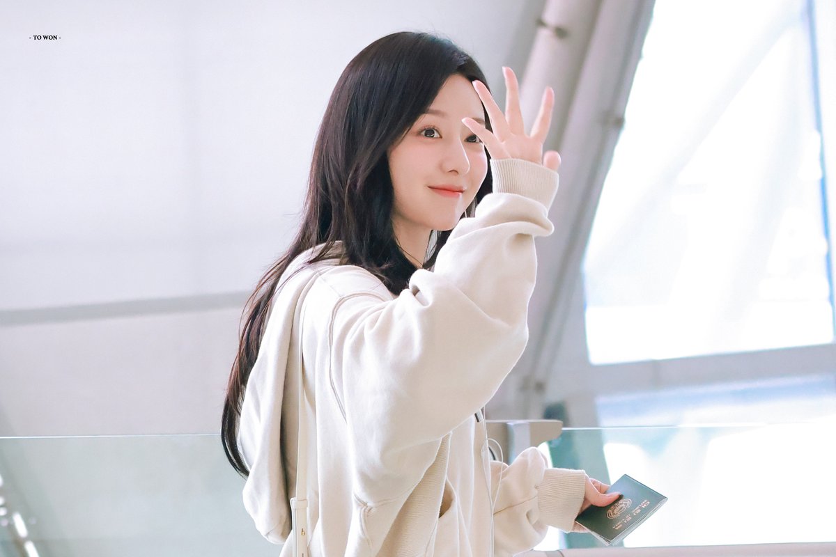 TOWON_1019's tweet photo. 240825
#김지원 #Kimjiwon https://t.co/lsbx81P5bA