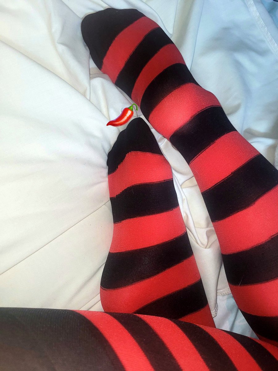 ninamami2d's tweet photo. Guess who finally got her striped socks just in time for Christmas!!! 🎄✨️ Now my festive outfits are complete, and I look absolutely adorable—don’t you agree? https://t.co/h10jiVbiwT