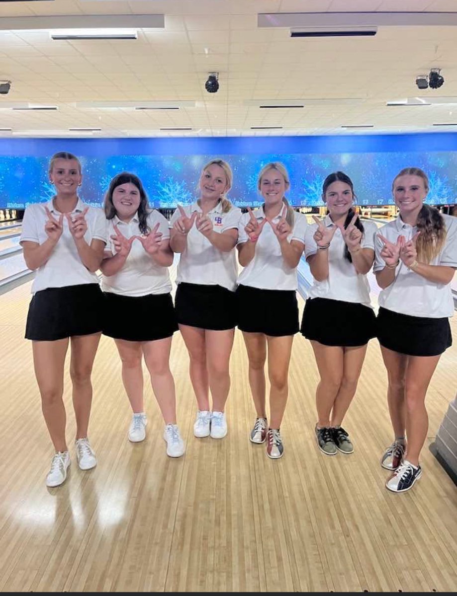 mileymcmullan24's tweet photo. Lady Makos Bowling Team Clinched their spot in the Regional Championship in Hoover later in January with a Win over St. Michael’s tonight and remaining Undefeated. #pinsdown
@daiglewilson @AdelynnOldham @AnnastynMoye @teagan2026 🥎➡️🎳@phillclemons @PrinChrisShaw @GCMSportsAL
Let’s finish strong …