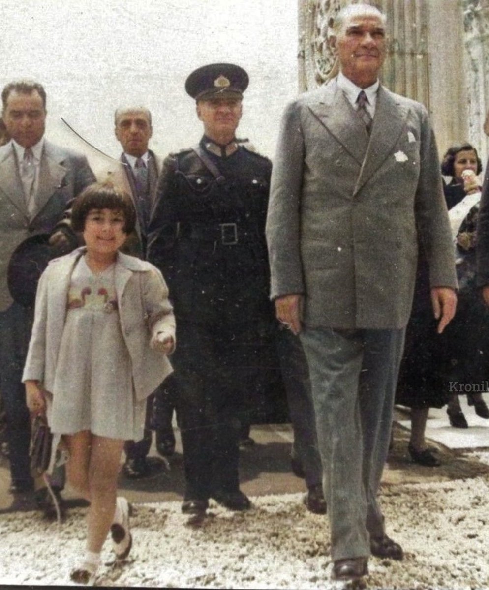 yarennuy's tweet photo. Mustafa Kemal Atatürk manevi kızı Ülkü ile birlikte. (1938) https://t.co/qWSNKRw9vq