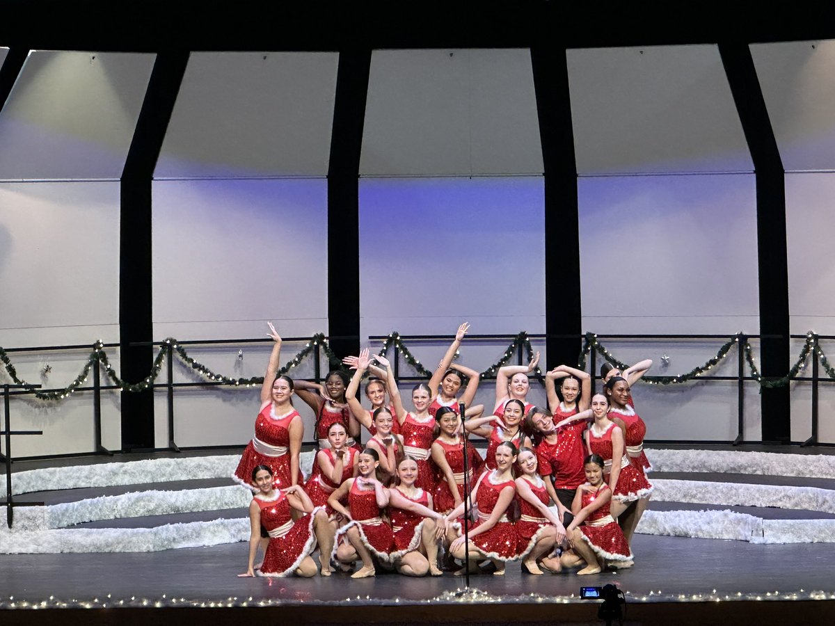 pinkpatterson's tweet photo. Love our Fine Arts programs spotlighting each other during their concerts! We’ll done @GRanchChoir and @LonghornDance #WeAreGR https://t.co/Mazlw1Xtty