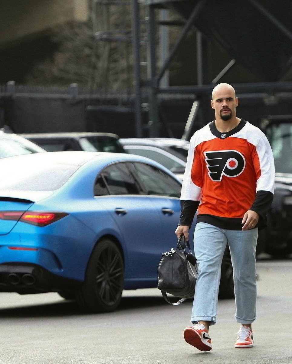 Brodes81's tweet photo. Why did nobody tell me Zack Baun posted this on instagram?!🔥
#GoodForTheBrand
#Flyers #LetsGoFlyers https://t.co/8ep3o1jg1a