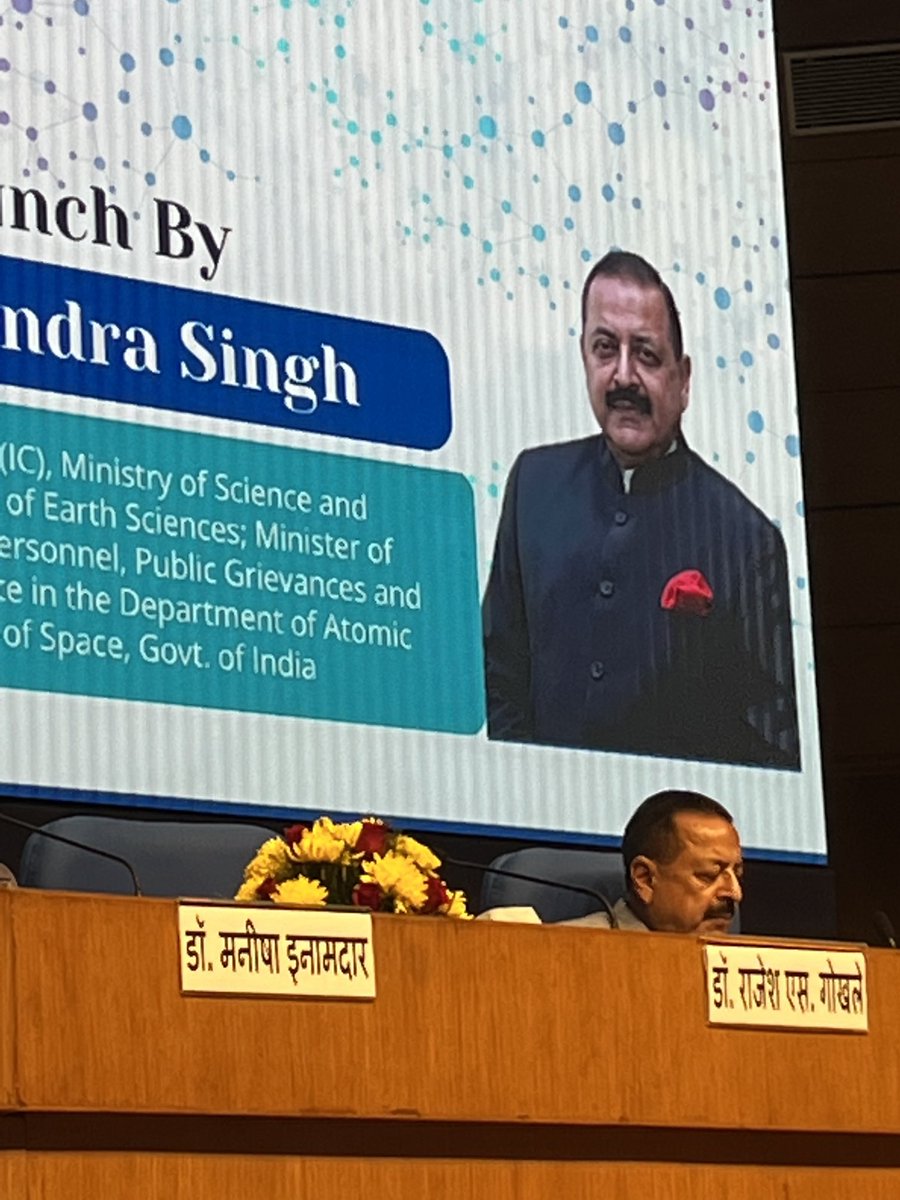 RBakshee's tweet photo. In a path -breaking scientific innovation #KisanKavach ,anti -pesticide body suit for  farmers designed by Scientists of #InStem #BIRAC ⁦@DBTIndia⁩ was launched  by Union Minister ⁦@DrJitendraSingh⁩ .The protective gear aims to protect farmers from pesticides . https://t.co/Iet5gS6Rdx