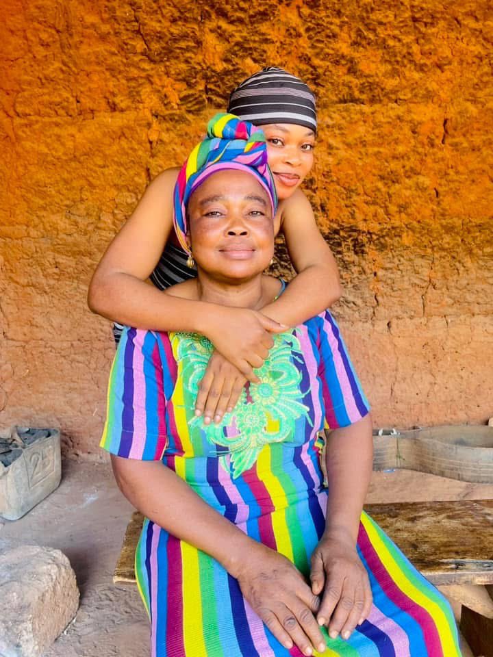 EbiraConnect's tweet photo. An Ebira lady with her mother 😊

Describe the picture in one sentence. https://t.co/vEPFNY1J3g