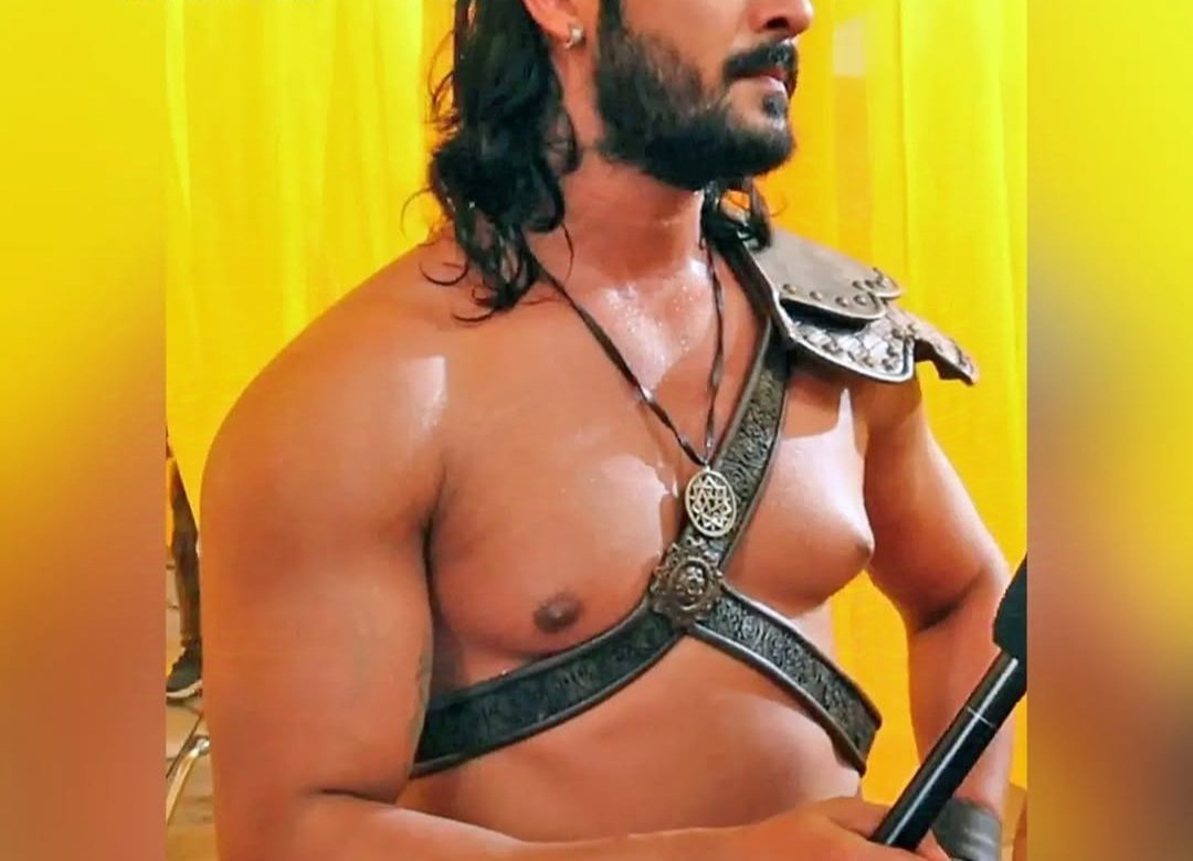 NaveenTopBi's tweet photo. Antha paluthu thongura molaikkagave ivana okkalam 🤤🤤🤤🔥🔥 https://t.co/ZtrZ49OrSB