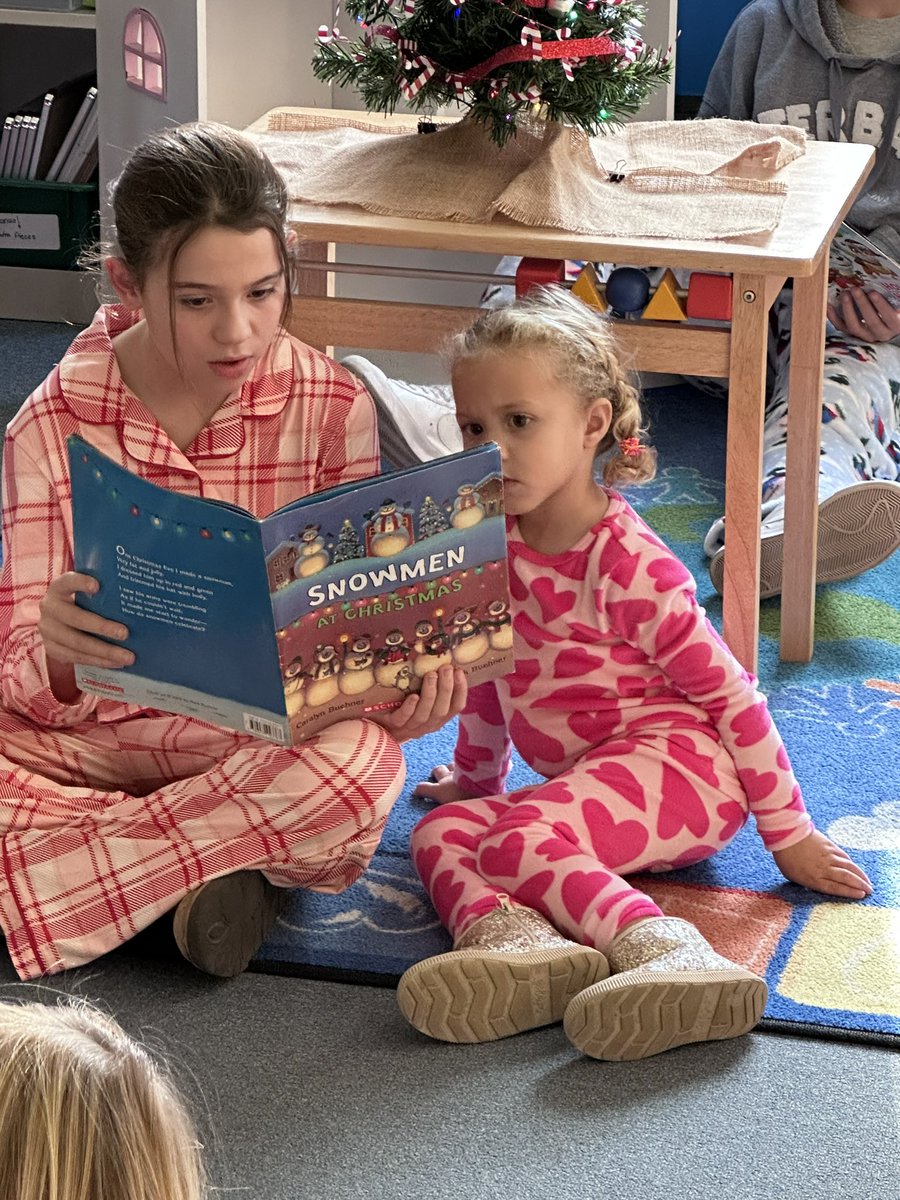 msgriesmeyerOLW's tweet photo. 6th grade had a fun morning reading Christmas stories with our PK buddies @olwschoolAH https://t.co/LtEhhLwQg2