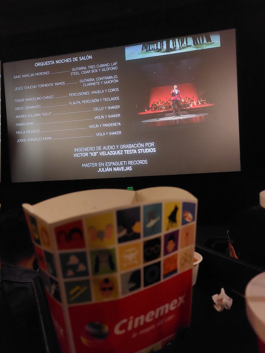 dariusrocker's tweet photo. He visto a @enjambremx en muchos foros y ciudades, pero jamás en el cine. #NochesdeSalón en @Cinemex fue una experiencia genialísima y recordé ese gran concierto. https://t.co/2jdbKRZm9K