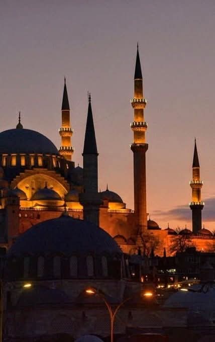 Hosirik29_61's tweet photo. Bismillâhirrâhmânirrâhim 🌹
De ki:
Ben Ağaran Sabahın Rabb'ine Sığınırım,,
_ #Felak/1/
“ Ey #ÂLLÂH 'ım!
Bu zayıf kul sana hakkı ile ibadet edemedi ama,
Seni hakkı ile bildi..
Hizmetimin noksanını, marifetinin kemaline bağışla..!''
Selâm ve dua ile..
Hayırlı Sabahlar ☕🍂🤎 https://t.co/QQpYRPwrRM