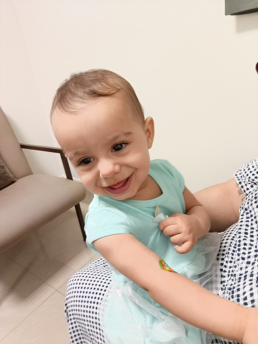Vsfd eu tenho a filha mais linda do mundo, mesmo dodói está sempre sorridente 💜