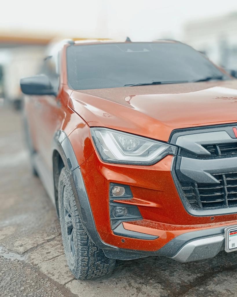 Best caption wins! #IsuzuDMax #Kipchoge #IsuzuKenya
