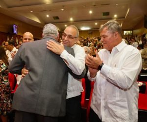 El presidente <a href="/DiazCanelB/">Miguel Díaz-Canel Bermúdez</a> asistió al acto por el X aniversario del regreso de los 5 Héroes a Cuba, en el que Gerardo, René, Ramón, Fernando y Antonio estuvieron acompañados por Irma Sehwerert y Mirta Rguez, dos de sus madres y sus esposas, familias, amigos y compañeros