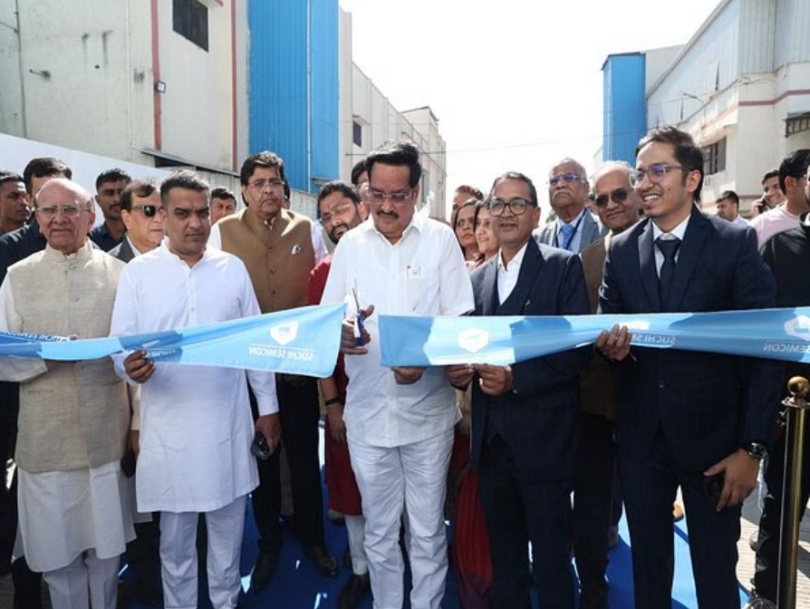 ravprecha's tweet photo. India's Suchi Semicon Pvt Ltd has officially inaugurated Gujarat's first OSAT chip plant in Surat. The commercial shipment of the semiconductors from this plant will start in the first quarter of next year.

@SuchiSemicon https://t.co/JkHTlnMWRO