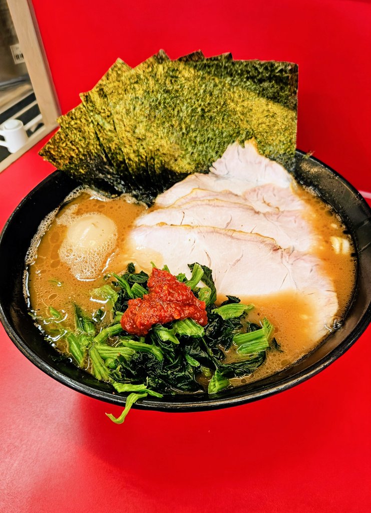 🏆横浜家系ラーメン宮里家

🍜チャーシューメン1,050円
🐤味玉100円🪸のり100円
👏カタメコイメ

👨宮里さん&amp;👶研ちゃん麺上げ
👩畑下アナおねえさん色々やるよ👍

🥩🥩年末ジャンボが楽しみだ🍖🍖