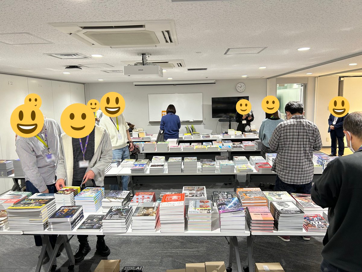 BNStudios_info's tweet photo. バンダイナムコスタジオ社内では先日、ボーンデジタル様による出張書籍販売会📚が行われました‼️

参考書や雑誌など、さまざまな書籍がずらり📘中には10冊以上購入した社員まで…勉強熱心な社員が多く、大盛況で幕を閉じた販売会でした。

#ボーンデジタル 様、ありがとうございました✨

#バンダイナムコスタジオ #会社紹介
