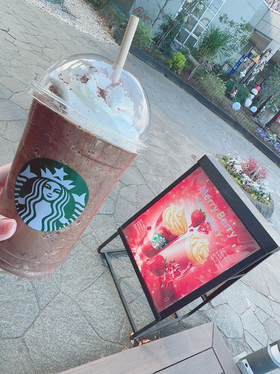 abten_ika's tweet photo. 朝から群馬遠征〜✌️💗

上里SAでスタバ☕️💕
からのトトロのバス停ぱしゃ📷🌟 https://t.co/d7DsvudXDh