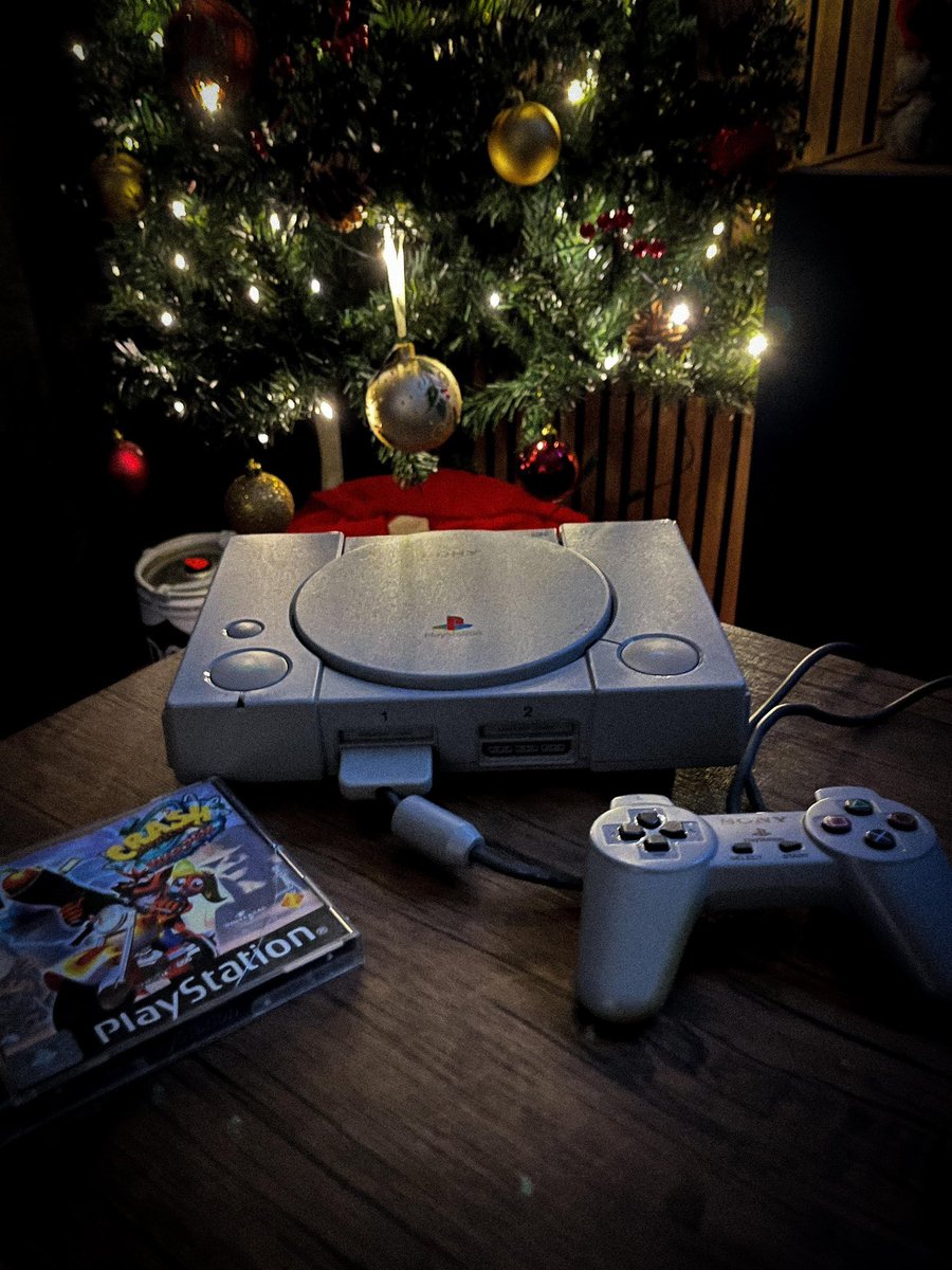 LiberatoNN's tweet photo. O presente de Natal perfeito existe… #PlayStation https://t.co/8H7CCpjiUz