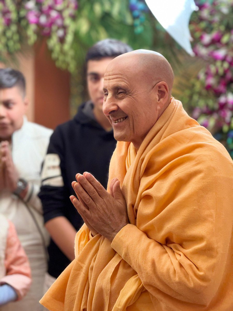 radhanathswami's tweet photo. His Holiness Radhanath Swami at Amritsar Bhakta Samaj Center.

#amritsar #wisdom #radhanathswami https://t.co/0v0QC0LSnq