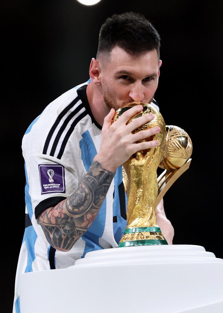 Feliz día Campeones del Mundo 🇦🇷! 
Esta alegría no tiene fin. 
Gracias eternas 🩵🇦🇷
