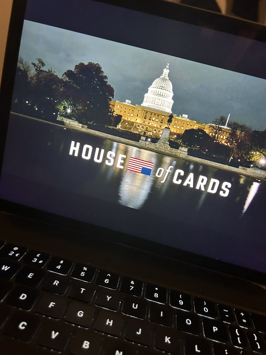 geronimoRIP's tweet photo. House of Cards. https://t.co/XuMmN2qo3B
