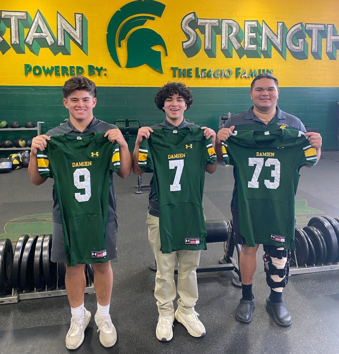 210PrepSports's tweet photo. Football: ALL-Baseline League: 
@DamienFootball_ @AyalaFootball @upland_fb @EtiwandaFB @ChinoHills_FB @RCHSCougarsFB @JStew8 @MedynAlex @Isaiah_Arriaza https://t.co/SUMBukq4lR https://t.co/X80iitozWs