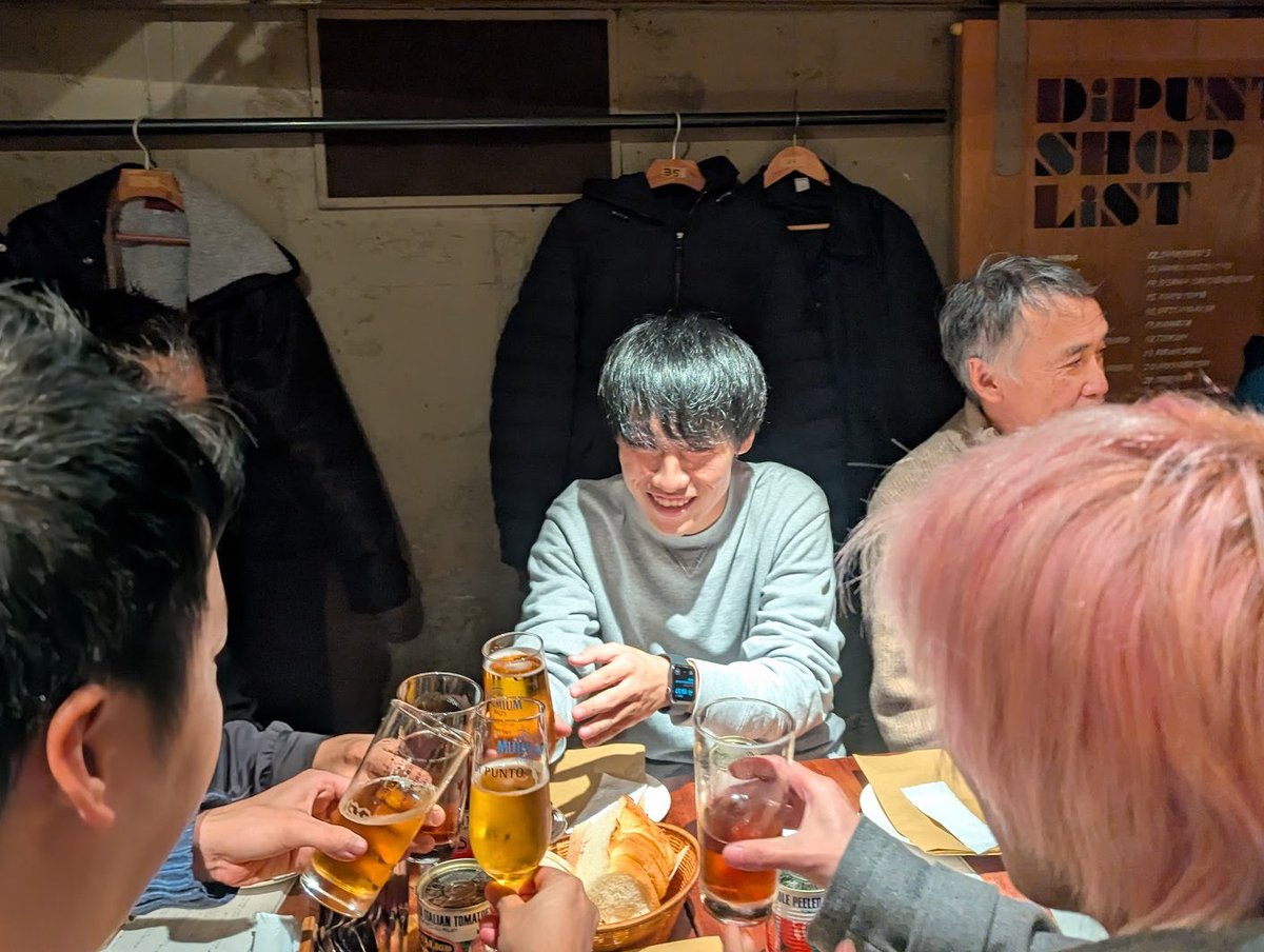 やどかりでは昨日、忘年会を行いました🍺
お世話になっている外部の方にもきていただき、
わいわい楽しんでおりました🥳

今年もビンゴ大会の景品はとても豪華！
なんと帝国ホテルのランチペアチケットをもらった人も😮