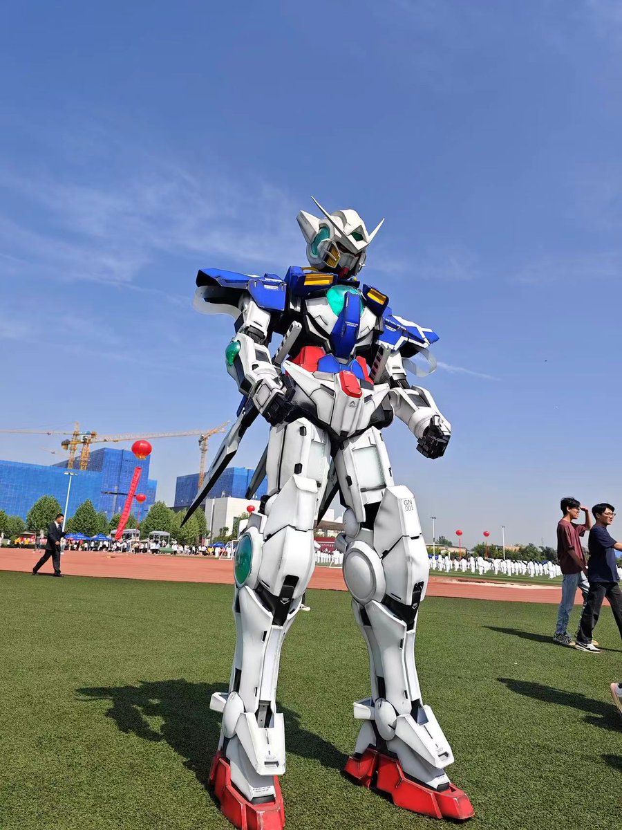 Super_Queen01's tweet photo. 2024 new costume: Gundam armor #gundam #armor #cosplay #propmaker #ガンダム https://t.co/cv8P8ZE0sk