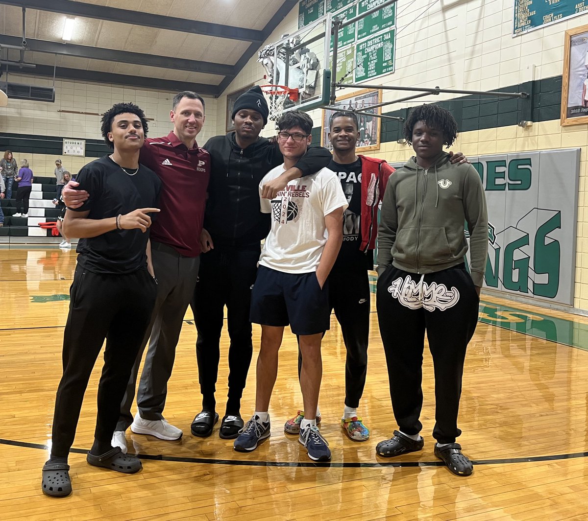 A lot of our former players are back in town for Christmas break. It was great to see them all at tonight’s game supporting this year’s group of Runnin’ Rebels.
#OGTABs