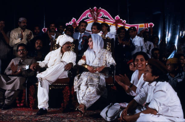 RazaDharijo's tweet photo. 18th Dec 1987 : Today is the 37th marraige anniversary of beautiful couple #SMBB &amp; Pres @AAliZardari 💕

🫶🏼 https://t.co/voyghp8TtB