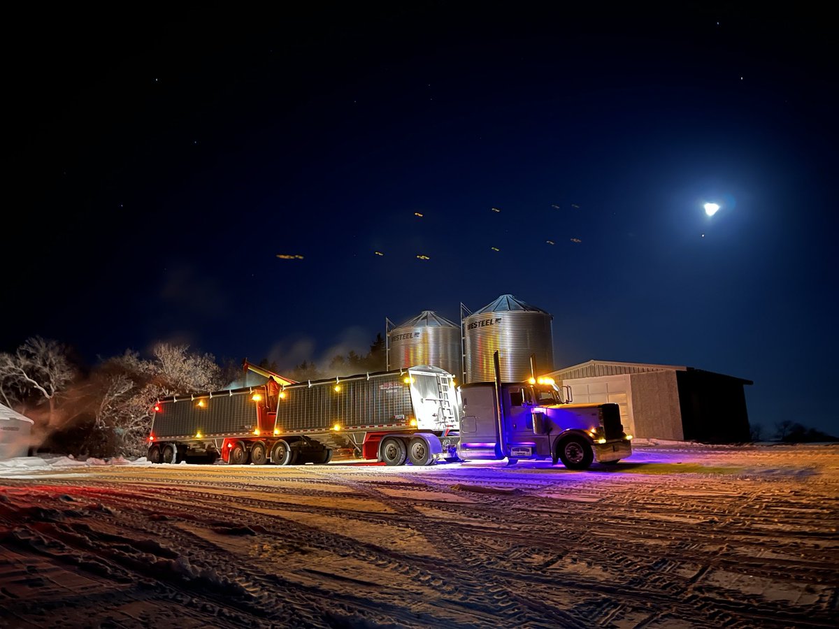 That ⁦<a href="/may_troy/">T-ROY'S TRUCKING LTD</a>⁩ T-Roy’s Trucking team. Last load headed out around 10pm tonight. With the waning moon and stars.