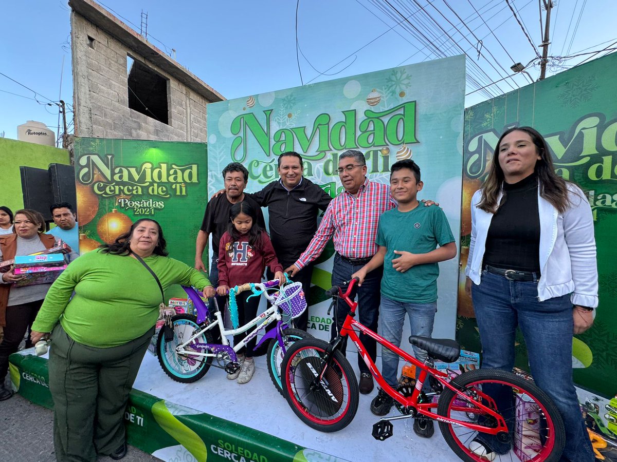 lfernandogamez's tweet photo. Seguimos acompañando las posadas de @MunicipioSGS hoy tocó llevar cobijas y juguetes a #Fresnos
¡Gracias @jmnavarromx por la invitación!
#distrito09 ✨️💚
#CercaDeTi https://t.co/eYIb43Mmqe