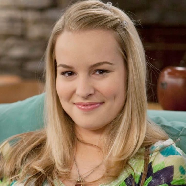 PopCrave's tweet photo. Happy 32nd birthday to the intelligent Bridgit Mendler. https://t.co/aP5v08g0IU