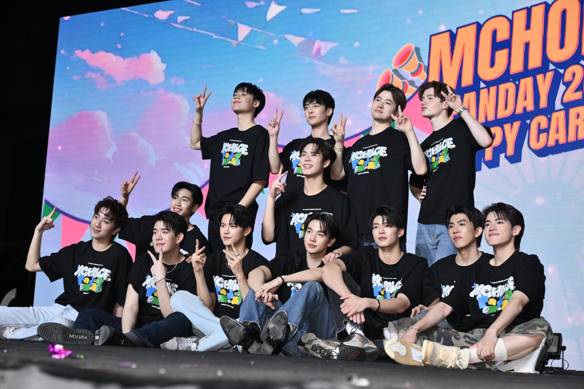MchoiceTH's tweet photo. วันนี้นำภาพบรรยากาศความสนุกจากงาน “MCHOICE FANDAY 2024 HAPPY CARNIVAL 🎡🎉” มาฝากกันค่า
ใครยังชอบโชว์ไหนกันบ้างเอ่ย มาพูดคุยกันใน #MchoiceFanDay2024 กันต่อได้เลย

ตามไปชมรูปภาพทั้งหมดได้ที่นี่เลย
🔗https://t.co/v2OyfDtc1X

#MchoiceArtist
#MchoiceTH
#MchoiceTrainee
#MchoiceMusic https://t.co/kwAaFgbZiF
